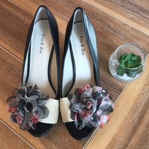 🌺 Black Heels with Flower Accent
